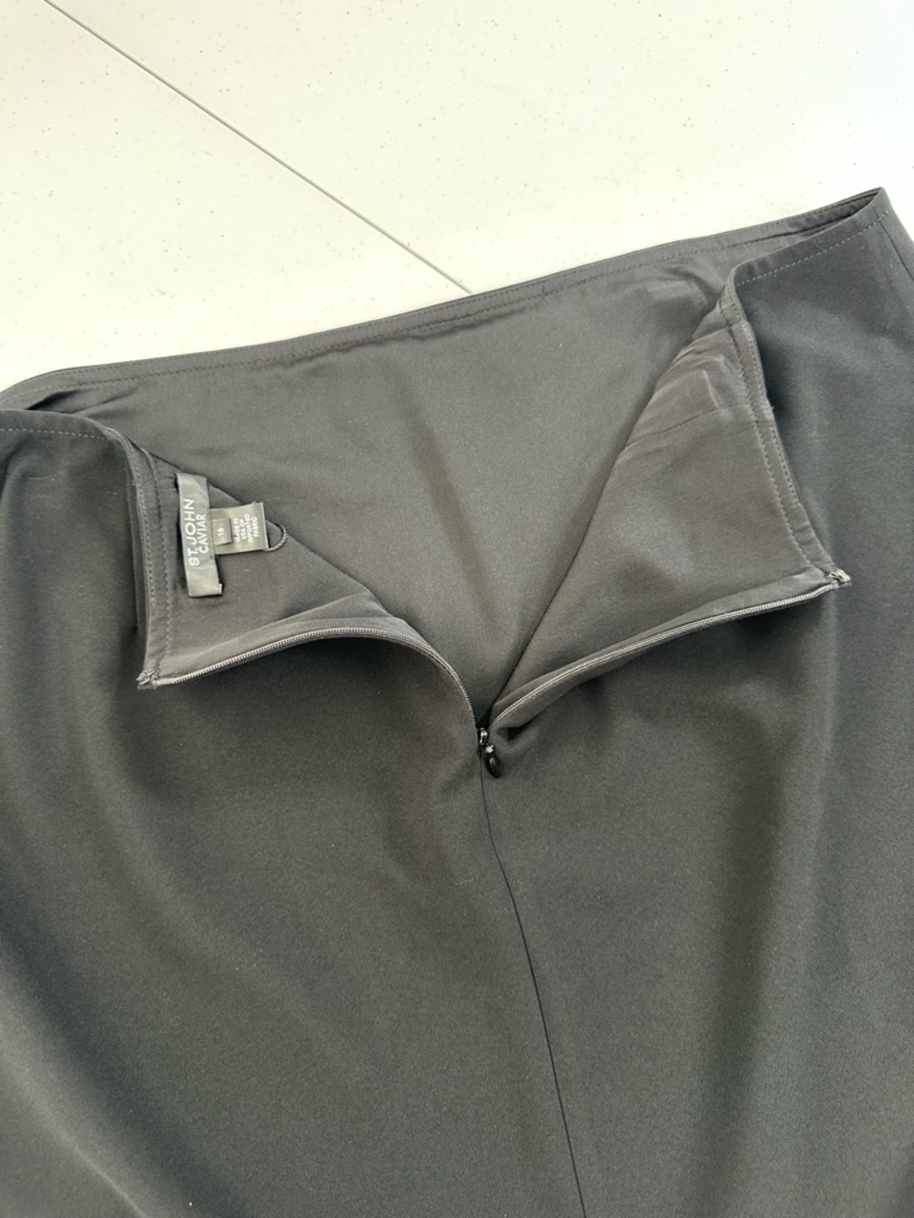 St John Caviar Straight Tailored Black Skirt Silk Lined Career Classic Luxury 16 - Picture 8 of 12